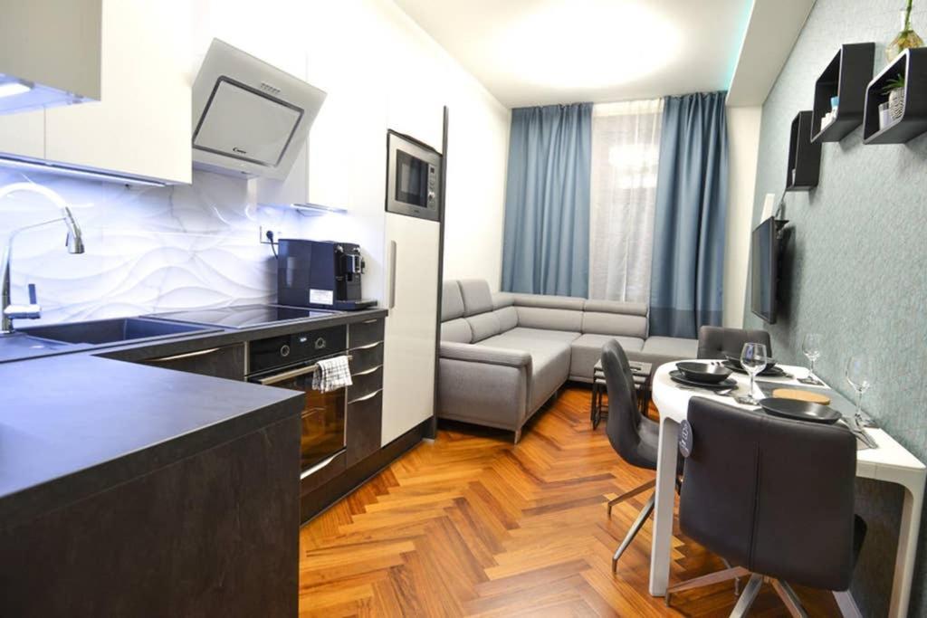 Brandly New Apartment Andel Prague Ngoại thất bức ảnh