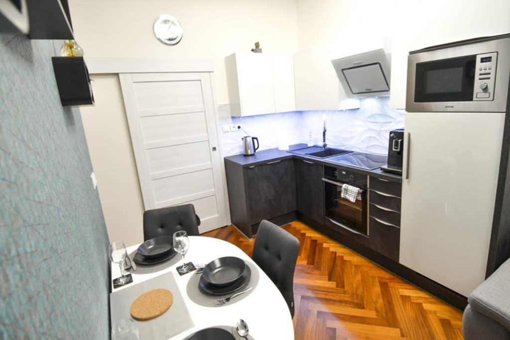 Brandly New Apartment Andel Prague Ngoại thất bức ảnh