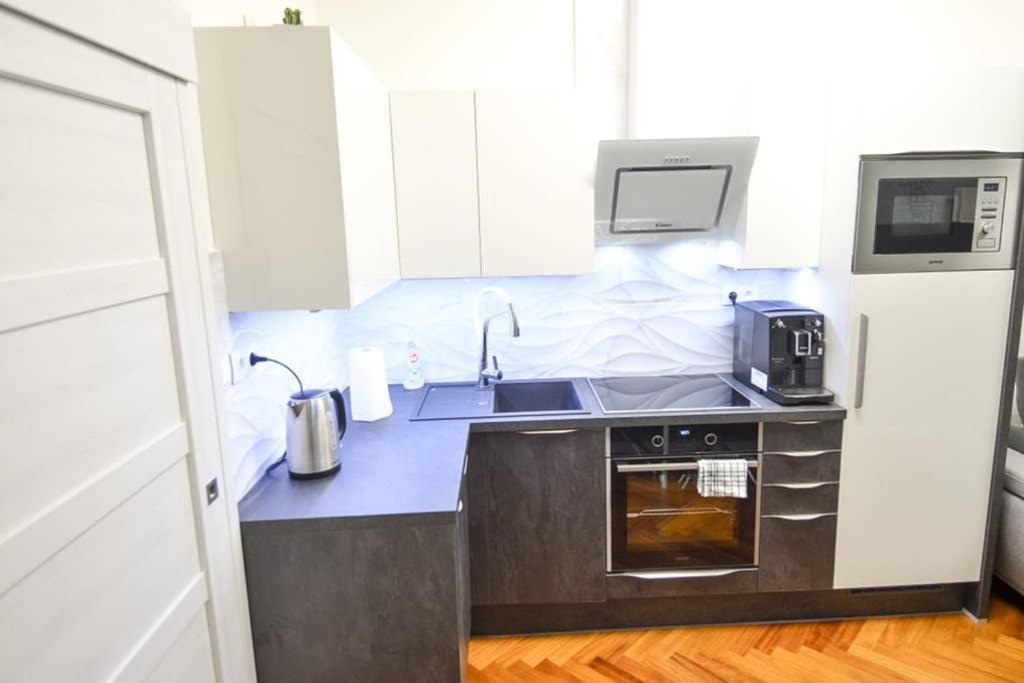 Brandly New Apartment Andel Prague Ngoại thất bức ảnh