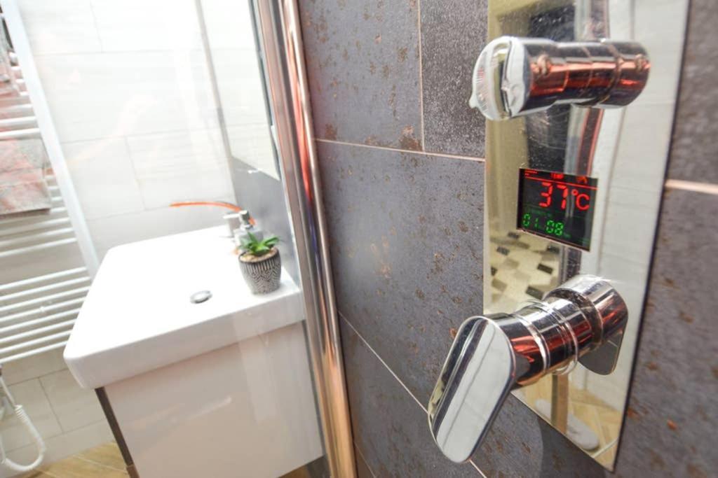 Brandly New Apartment Andel Prague Ngoại thất bức ảnh