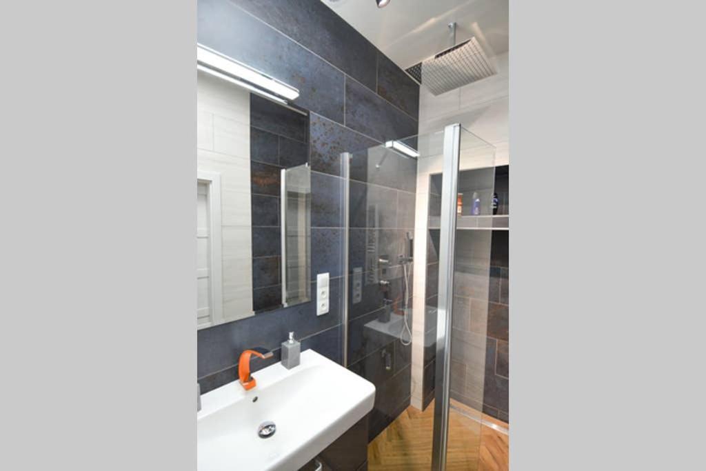 Brandly New Apartment Andel Prague Ngoại thất bức ảnh